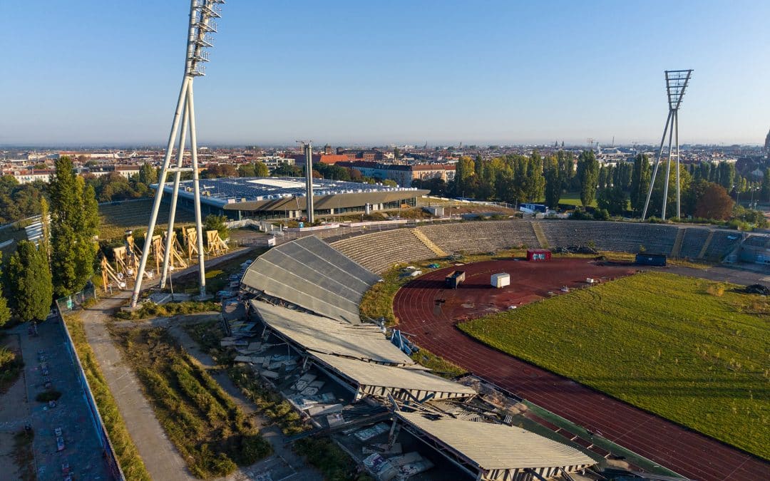 esttribüne Jahnsportpark in Blitzaktion zerstört – Bürgerinitiative fordert Stopp des Stadionneubaus
