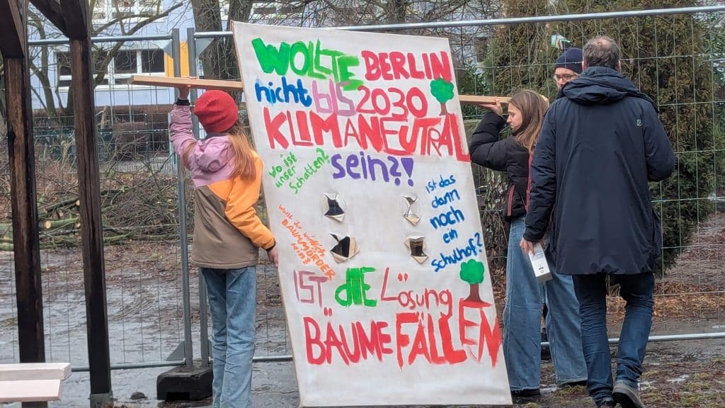 Baumfällungen Heinz-Brandt-Schule: Europarechtliche Messlatte verfehlt 2 Kinder den Verlust „ihrer“ Bäume unmittelbar miterlebt haben